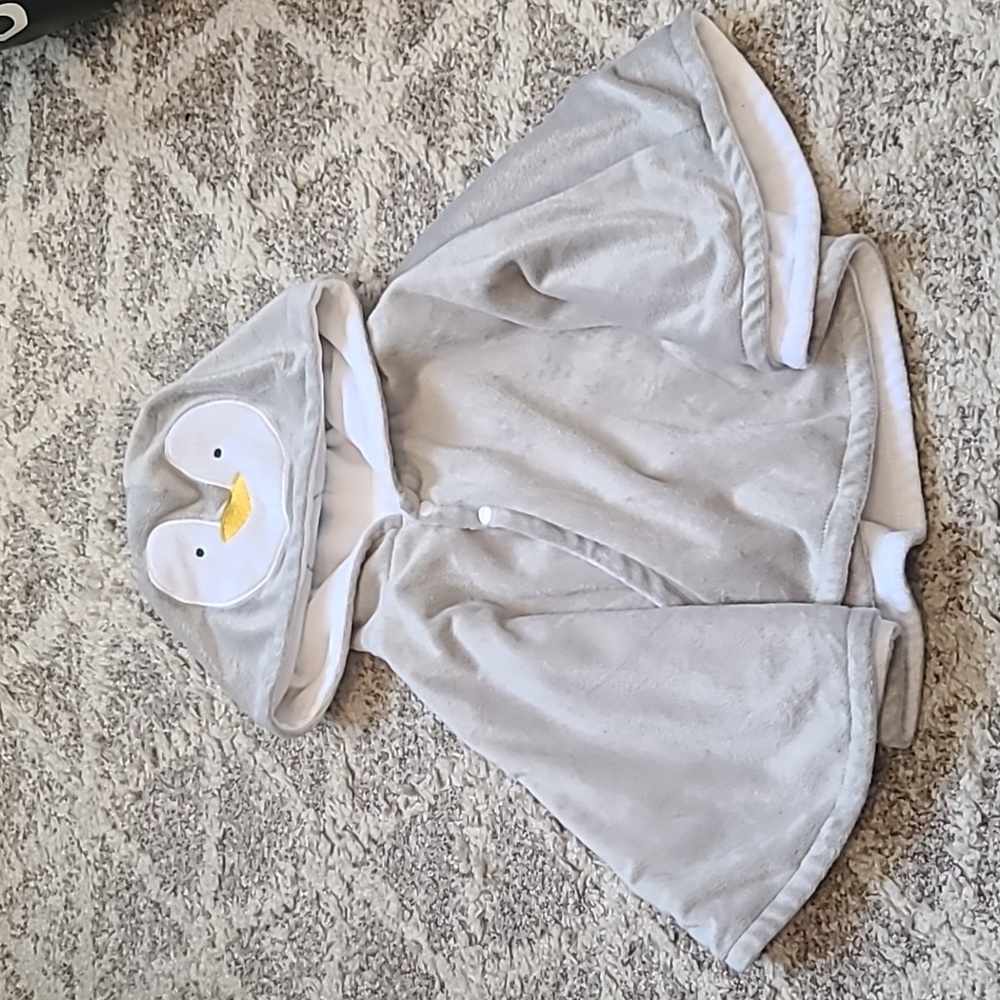 4 for $28 - Jay @ Play 0-9m Microfleece Reversible Cape - Penguin & Polar Bear